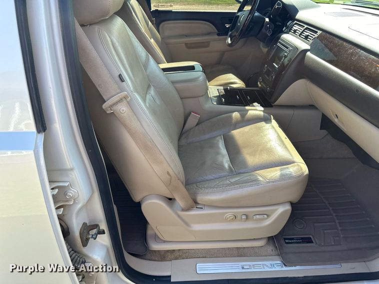 image for item LR9501 2011 GMC  Yukon Denali SUV