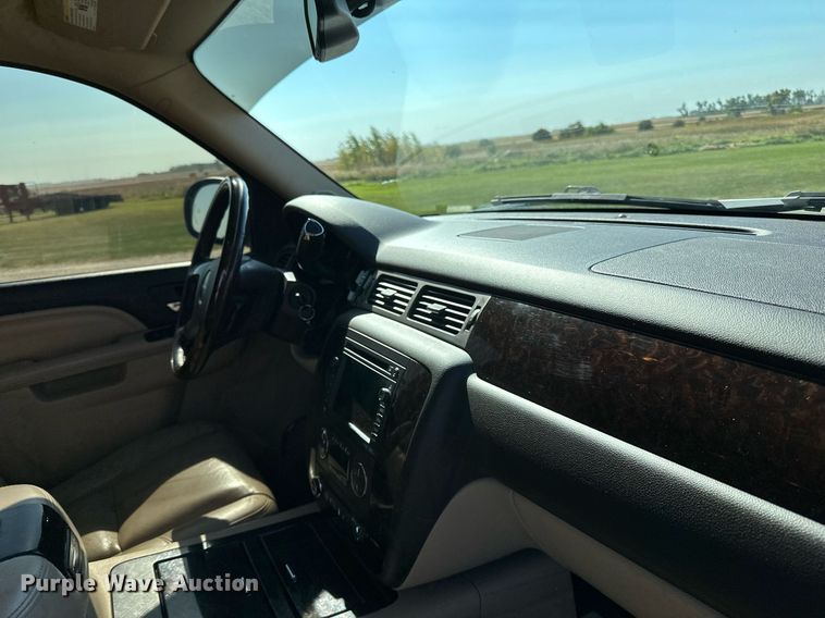 image for item LR9501 2011 GMC  Yukon Denali SUV