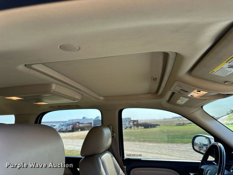 image for item LR9501 2011 GMC  Yukon Denali SUV