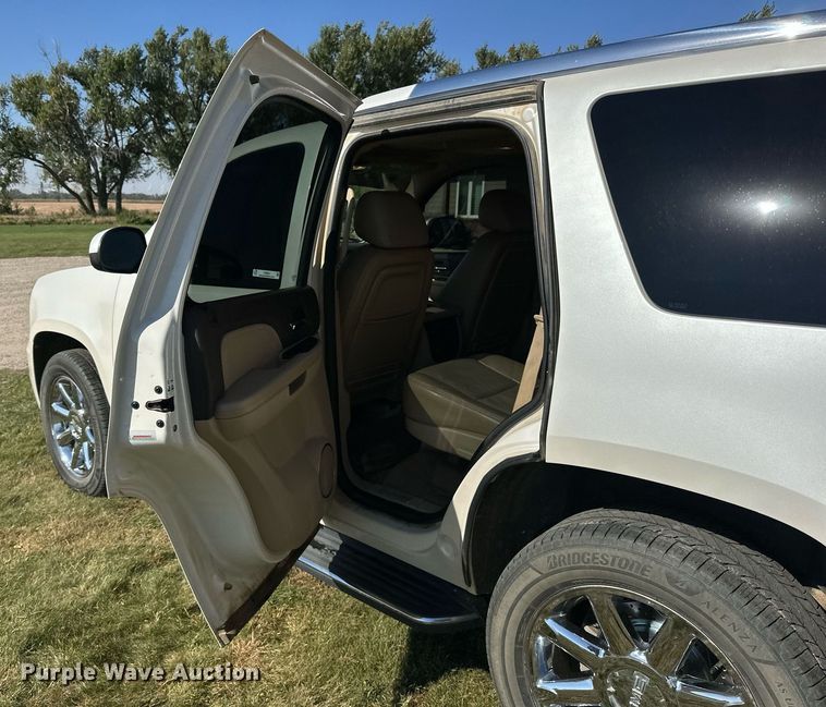 image for item LR9501 2011 GMC  Yukon Denali SUV