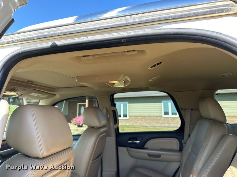 image for item LR9501 2011 GMC  Yukon Denali SUV