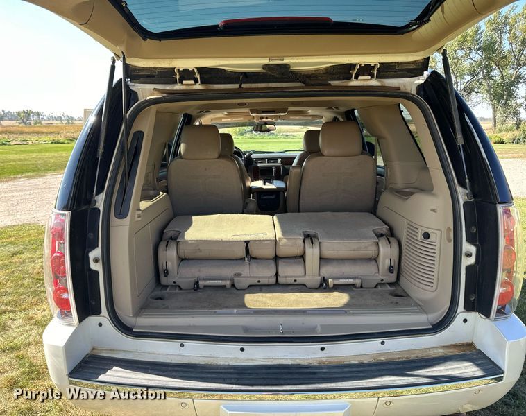 image for item LR9501 2011 GMC  Yukon Denali SUV