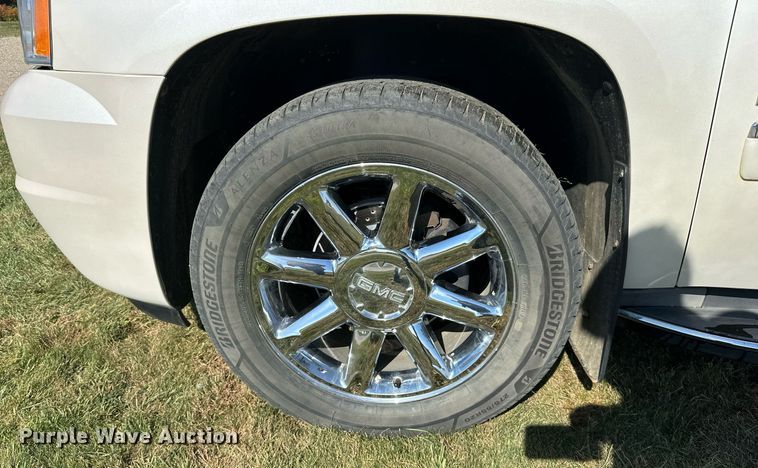 image for item LR9501 2011 GMC  Yukon Denali SUV
