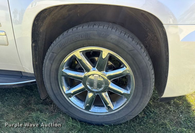 image for item LR9501 2011 GMC  Yukon Denali SUV