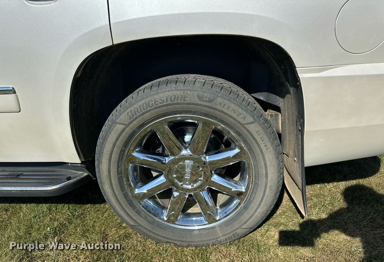 image for item LR9501 2011 GMC  Yukon Denali SUV