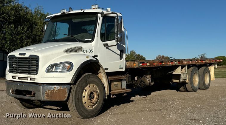 image for item MV9217 2005 Freightliner  Business Class M2 flatbed truck