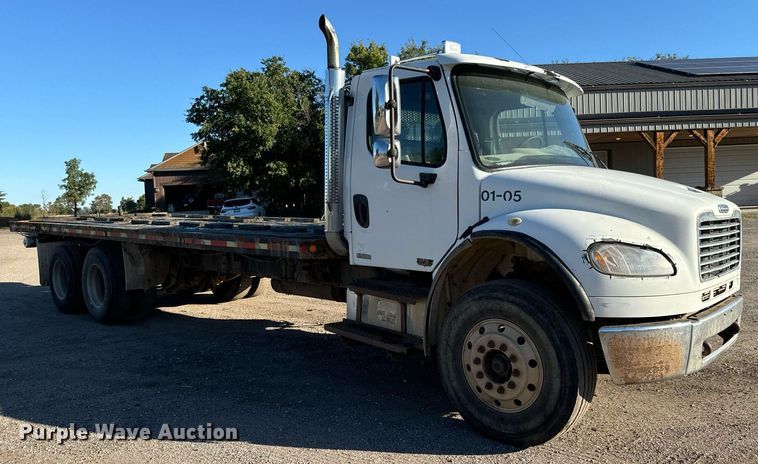 image for item MV9217 2005 Freightliner  Business Class M2 flatbed truck