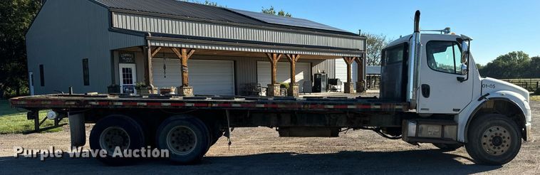 image for item MV9217 2005 Freightliner  Business Class M2 flatbed truck