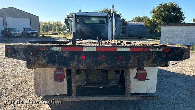 image for item MV9217 2005 Freightliner  Business Class M2 flatbed truck