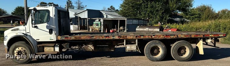 image for item MV9217 2005 Freightliner  Business Class M2 flatbed truck