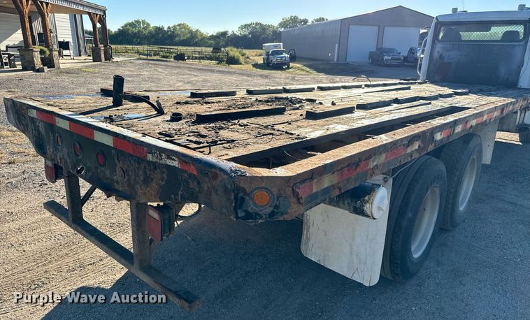 image for item MV9217 2005 Freightliner  Business Class M2 flatbed truck