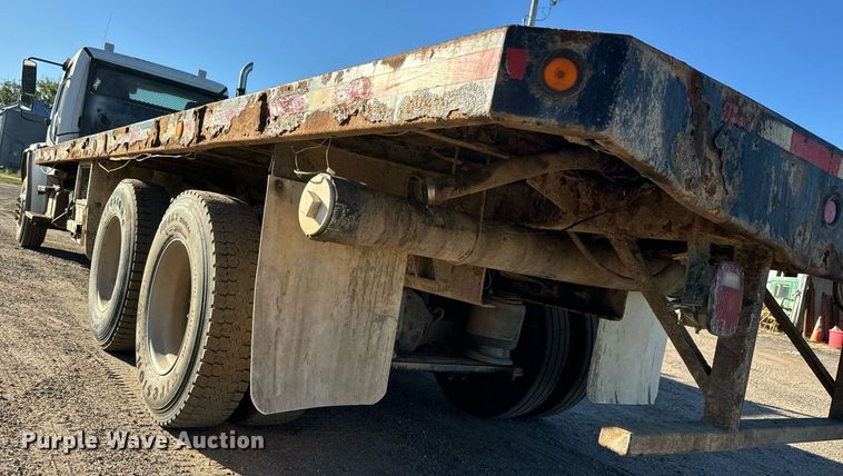 image for item MV9217 2005 Freightliner  Business Class M2 flatbed truck