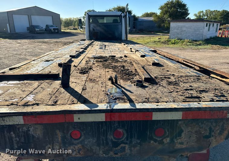 image for item MV9217 2005 Freightliner  Business Class M2 flatbed truck