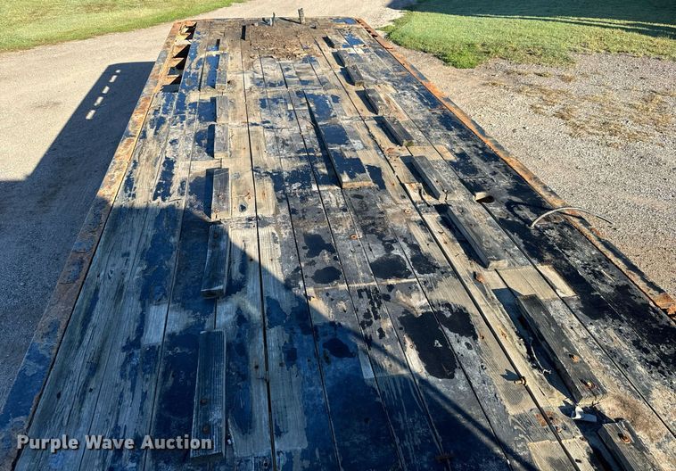 image for item MV9217 2005 Freightliner  Business Class M2 flatbed truck