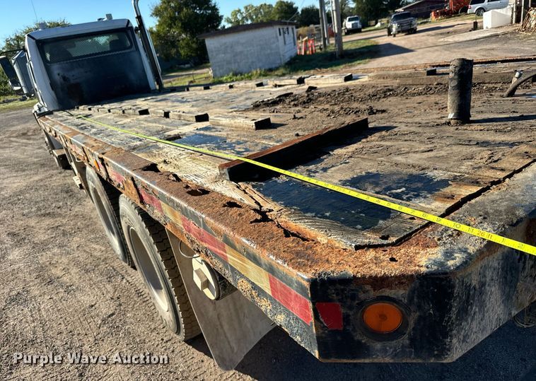 image for item MV9217 2005 Freightliner  Business Class M2 flatbed truck