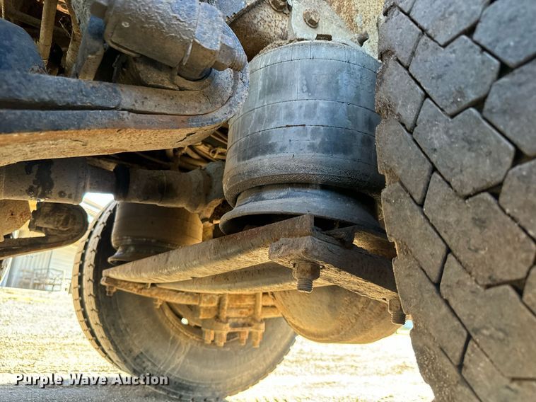 image for item MV9217 2005 Freightliner  Business Class M2 flatbed truck