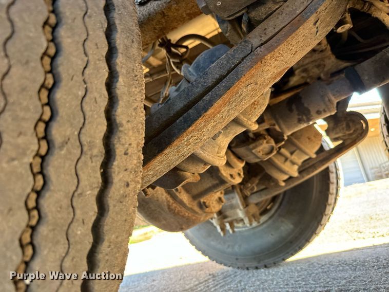 image for item MV9217 2005 Freightliner  Business Class M2 flatbed truck