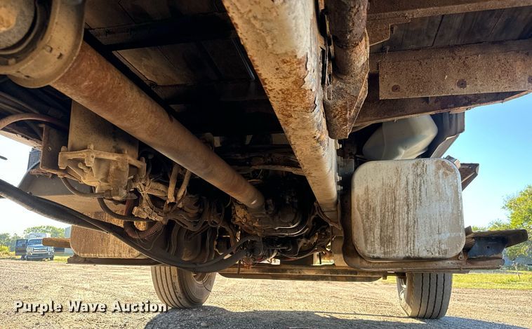 image for item MV9217 2005 Freightliner  Business Class M2 flatbed truck