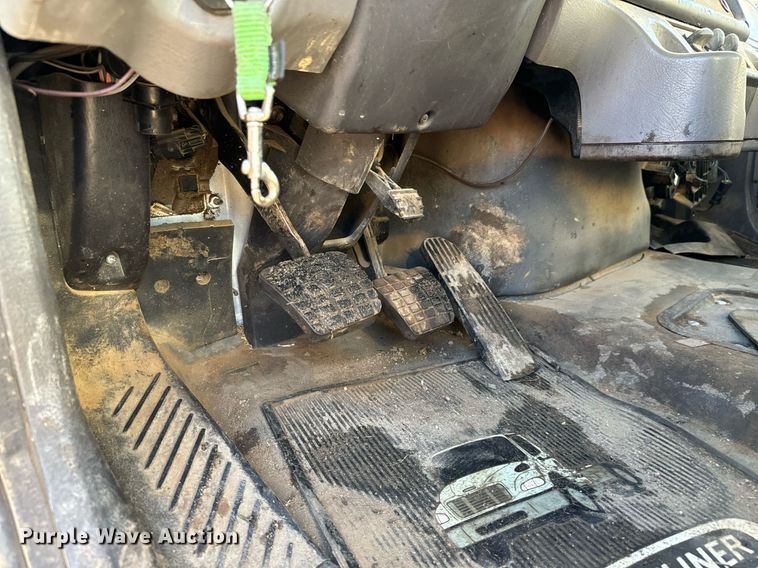 image for item MV9217 2005 Freightliner  Business Class M2 flatbed truck