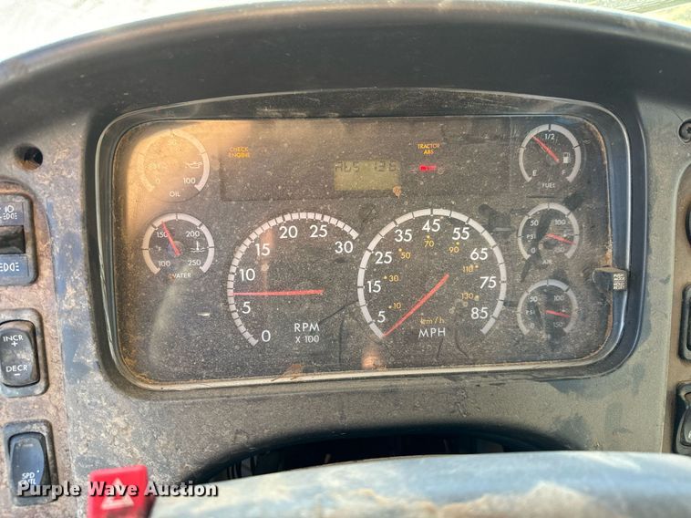 image for item MV9217 2005 Freightliner  Business Class M2 flatbed truck