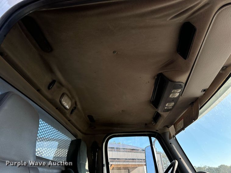 image for item MV9217 2005 Freightliner  Business Class M2 flatbed truck