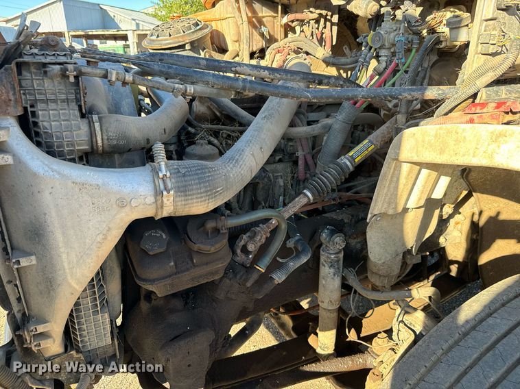 image for item MV9217 2005 Freightliner  Business Class M2 flatbed truck