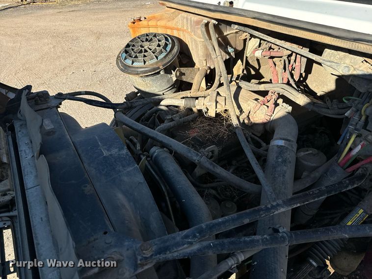 image for item MV9217 2005 Freightliner  Business Class M2 flatbed truck