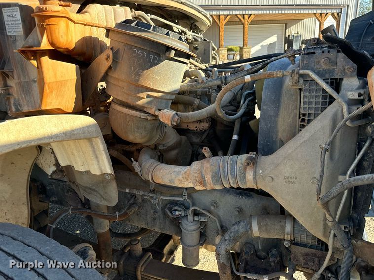 image for item MV9217 2005 Freightliner  Business Class M2 flatbed truck