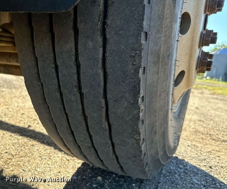 image for item MV9217 2005 Freightliner  Business Class M2 flatbed truck