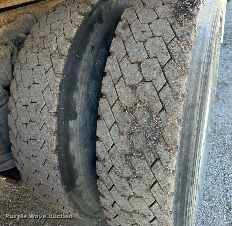 image for item MV9217 2005 Freightliner  Business Class M2 flatbed truck