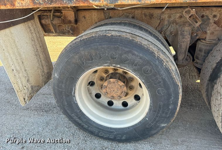 image for item MV9217 2005 Freightliner  Business Class M2 flatbed truck