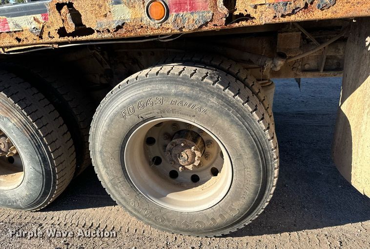 image for item MV9217 2005 Freightliner  Business Class M2 flatbed truck