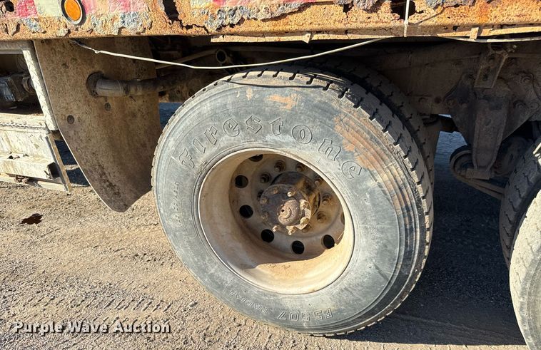 image for item MV9217 2005 Freightliner  Business Class M2 flatbed truck