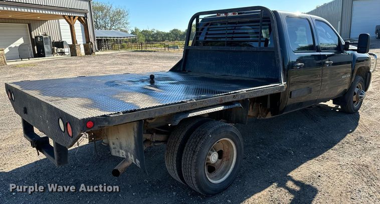 image for item MV9218 2008 Chevrolet  Silverado 3500HD Crew Cab flatbed pickup truck