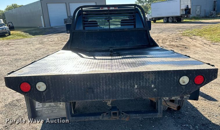 image for item MV9218 2008 Chevrolet  Silverado 3500HD Crew Cab flatbed pickup truck
