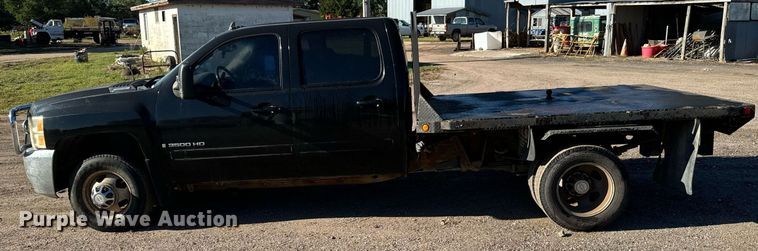image for item MV9218 2008 Chevrolet  Silverado 3500HD Crew Cab flatbed pickup truck