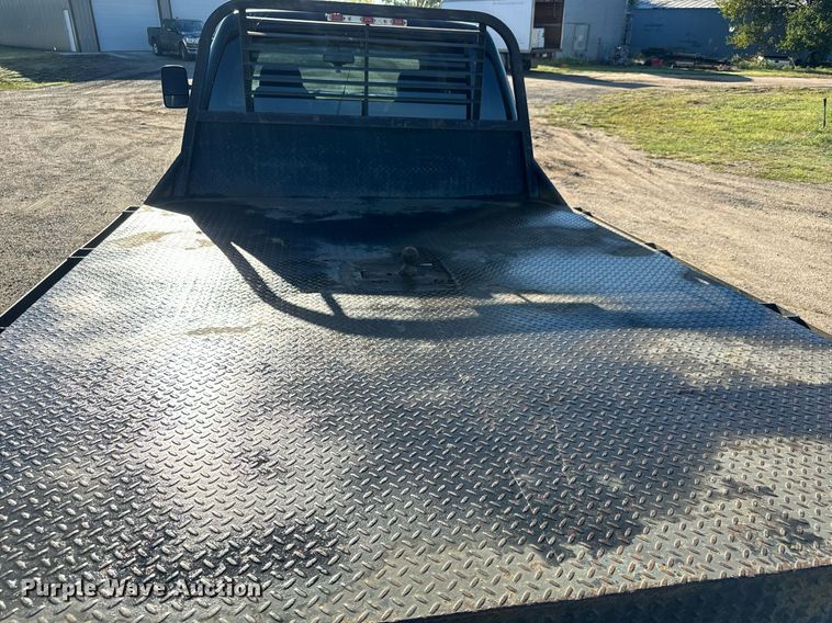 image for item MV9218 2008 Chevrolet  Silverado 3500HD Crew Cab flatbed pickup truck