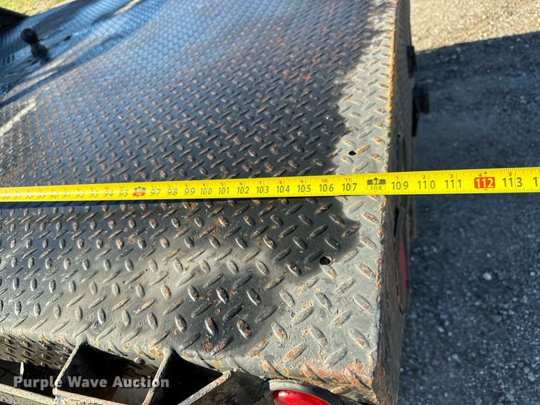 image for item MV9218 2008 Chevrolet  Silverado 3500HD Crew Cab flatbed pickup truck