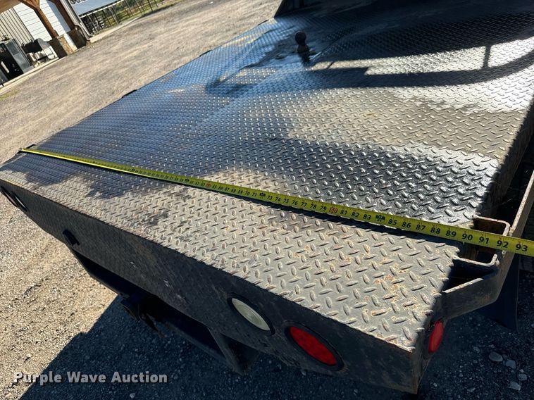 image for item MV9218 2008 Chevrolet  Silverado 3500HD Crew Cab flatbed pickup truck