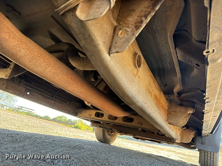 image for item MV9218 2008 Chevrolet  Silverado 3500HD Crew Cab flatbed pickup truck