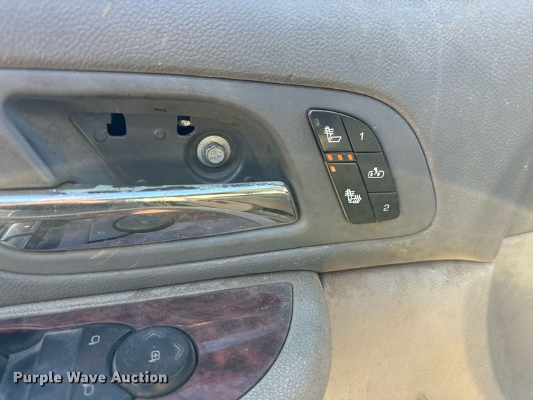 image for item MV9218 2008 Chevrolet  Silverado 3500HD Crew Cab flatbed pickup truck