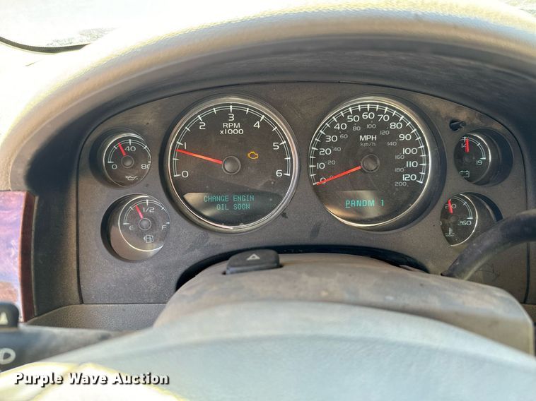 image for item MV9218 2008 Chevrolet  Silverado 3500HD Crew Cab flatbed pickup truck