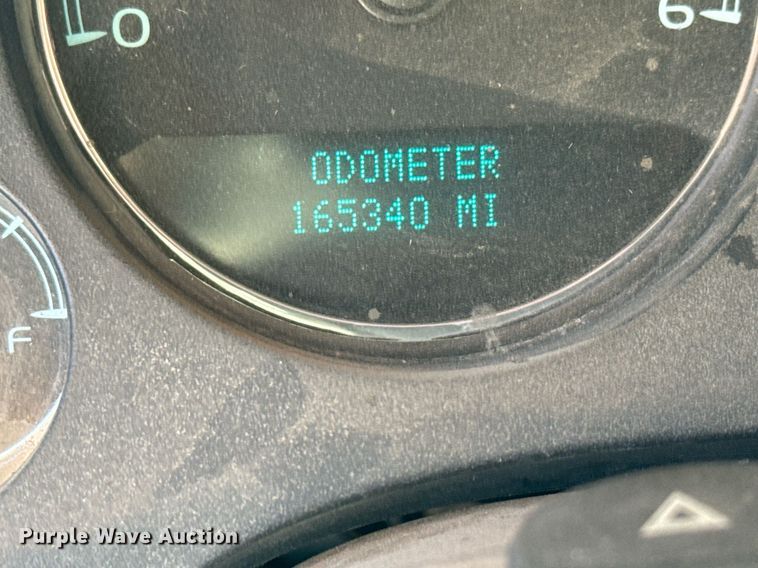 image for item MV9218 2008 Chevrolet  Silverado 3500HD Crew Cab flatbed pickup truck