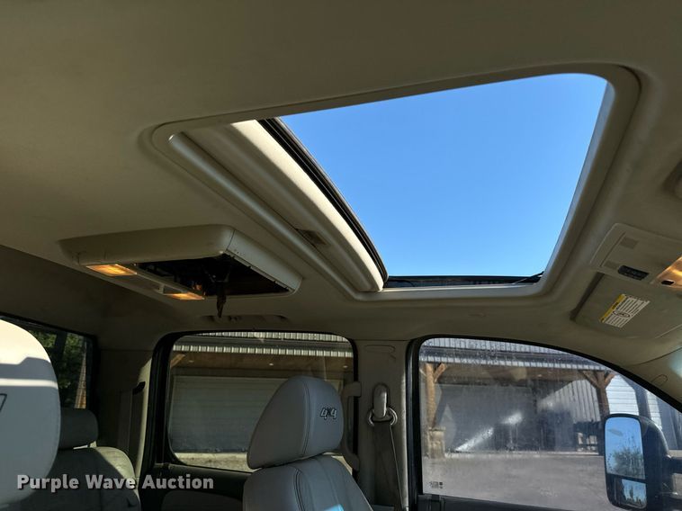 image for item MV9218 2008 Chevrolet  Silverado 3500HD Crew Cab flatbed pickup truck