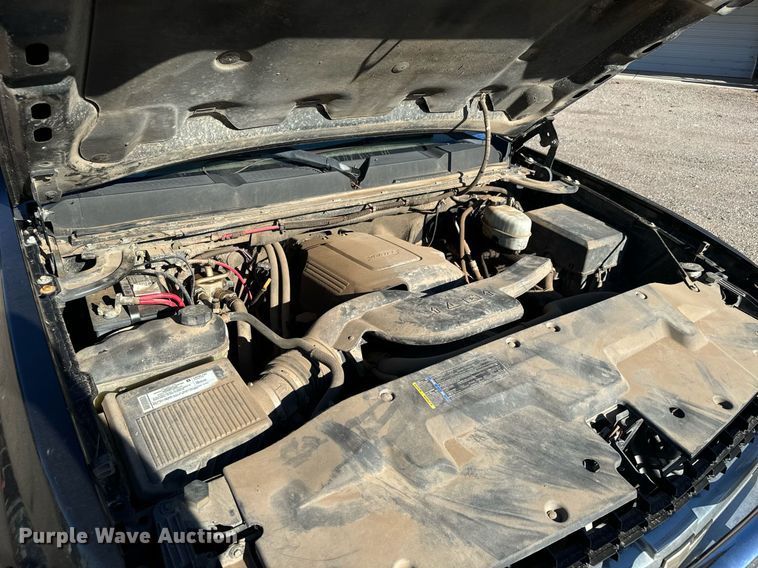 image for item MV9218 2008 Chevrolet  Silverado 3500HD Crew Cab flatbed pickup truck