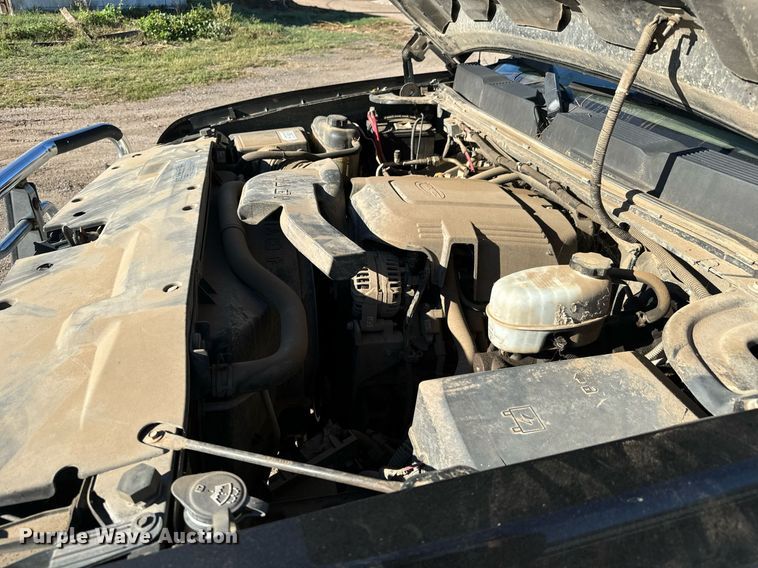 image for item MV9218 2008 Chevrolet  Silverado 3500HD Crew Cab flatbed pickup truck