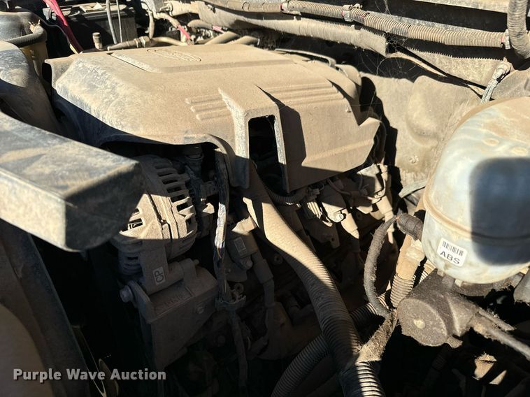 image for item MV9218 2008 Chevrolet  Silverado 3500HD Crew Cab flatbed pickup truck