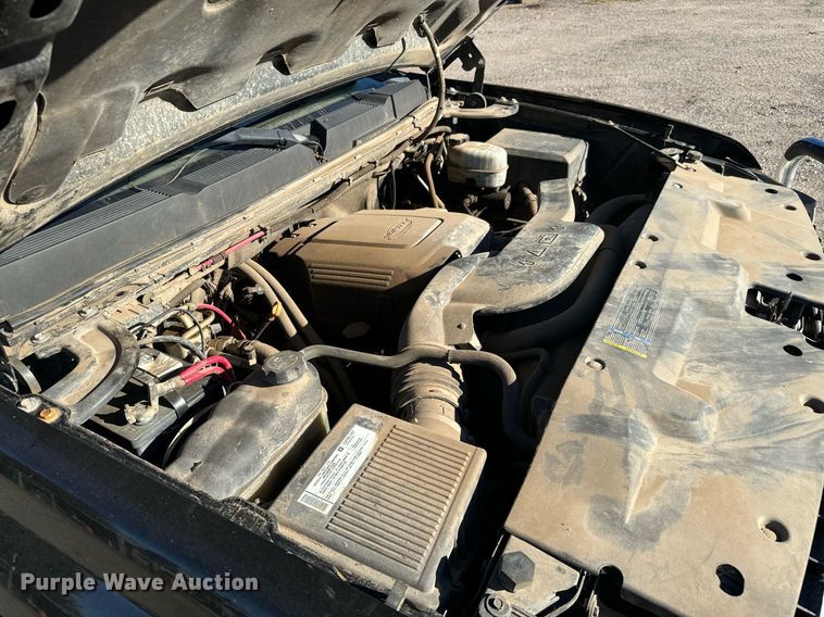 image for item MV9218 2008 Chevrolet  Silverado 3500HD Crew Cab flatbed pickup truck