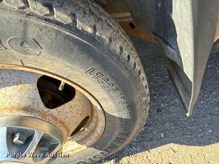 image for item MV9218 2008 Chevrolet  Silverado 3500HD Crew Cab flatbed pickup truck