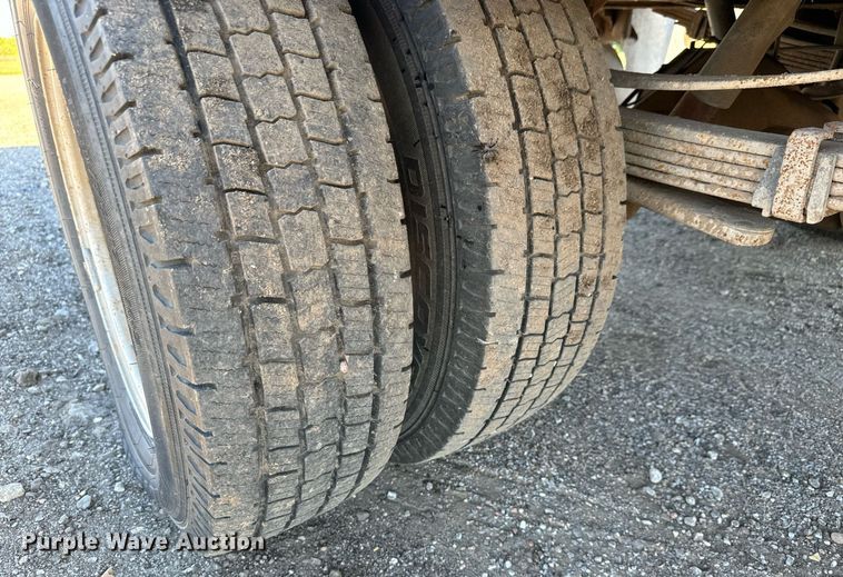 image for item MV9218 2008 Chevrolet  Silverado 3500HD Crew Cab flatbed pickup truck